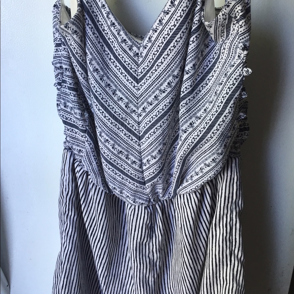 1 piece woman’s romper size large cute for summer